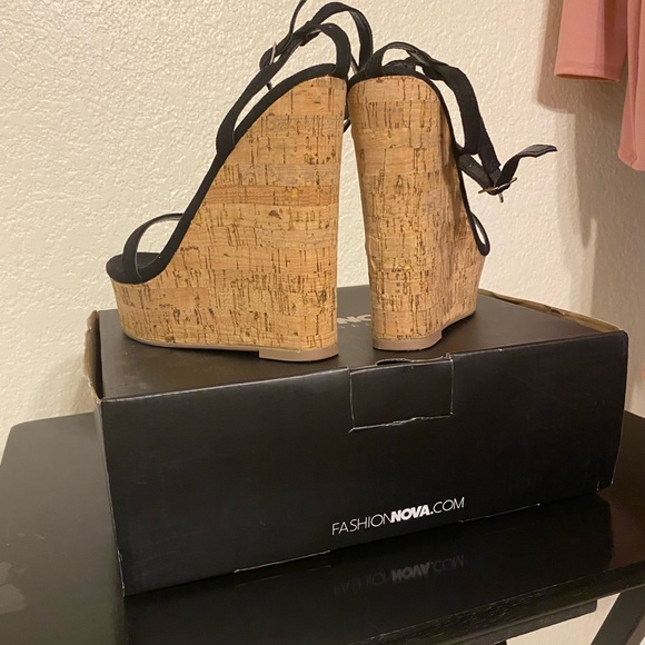Fashionova Wedge Heels - Picture 3 of 6